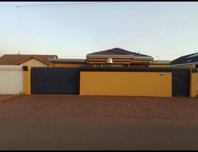 3 BEDROOM HOUSE FOR SALE IN PROTEA GLEN